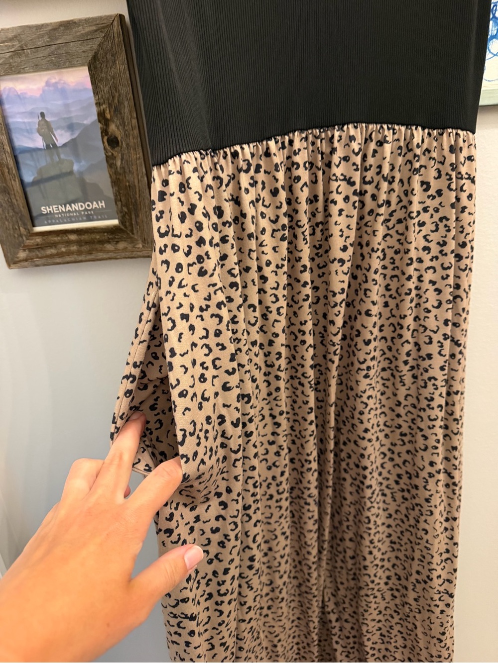Ouges Maternity Maxi dress in leopard print with black ribbed top - Picture 4 of 8